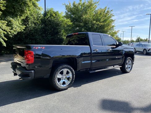 Used 2018 Chevrolet Silverado 1500 Custom w/ Custom Value Package AWD/4WD image 9