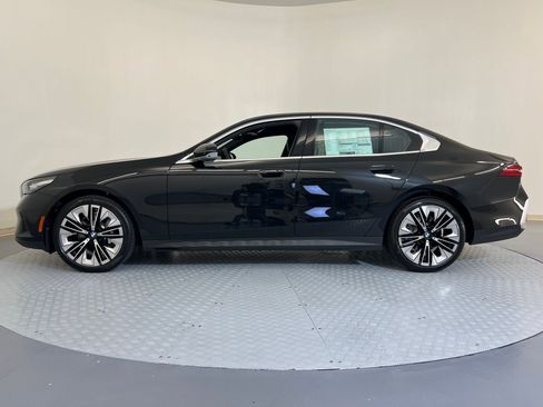 New 2026 BMW 530i w/ Executive Package image 2