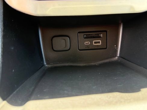 Used 2021 GMC Acadia SLT w/ LPO, Black Accent Package FWD image 29