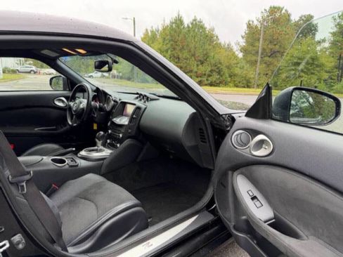 Used 2018 Nissan 370Z Touring image 15