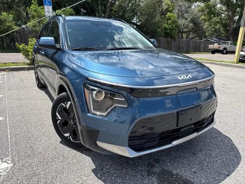 Used 2023 Kia Niro Wind w/ Wind Preserve Package FWD image 4