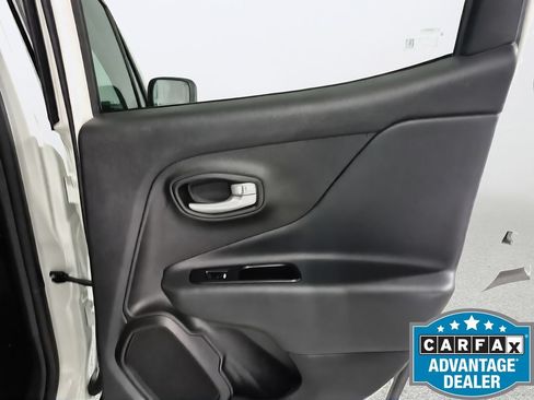 Used 2023 Jeep Renegade Latitude AWD/4WD image 34