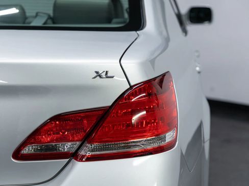 Used 2005 Toyota Avalon XL image 34