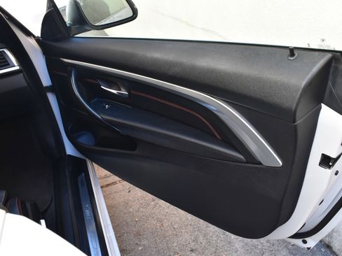 Used 2018 BMW 430i Convertible image 30