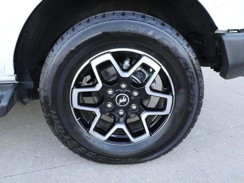Used 2025 Ford Bronco Outer Banks AWD/4WD image 7