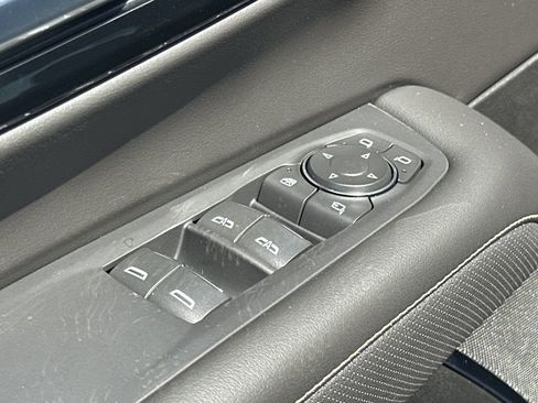 New 2025 Chevrolet Suburban Premier image 20