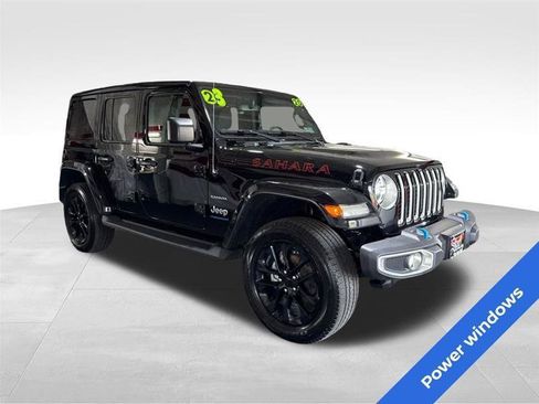 Used 2023 Jeep Wrangler Unlimited Sahara w/ Cold Weather Group AWD/4WD image 3