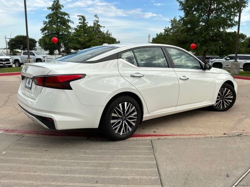 Used 2025 Nissan Altima 2.5 SV FWD image 6