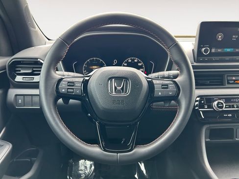 Used 2025 Honda Pilot Sport image 15