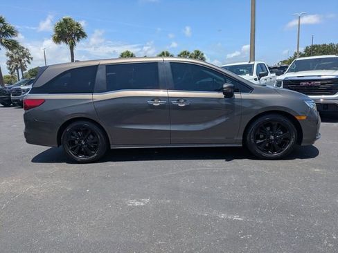 Used 2022 Honda Odyssey Touring image 3