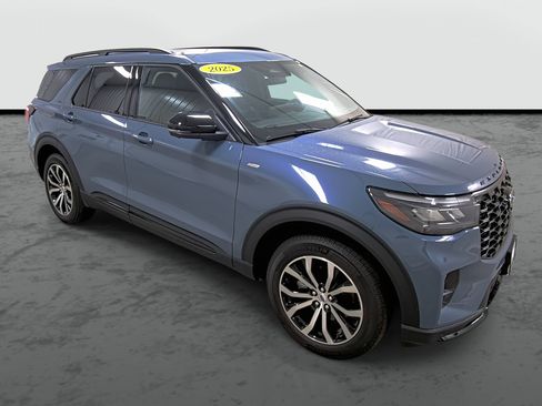 Used 2025 Ford Explorer ST-Line AWD/4WD image 5