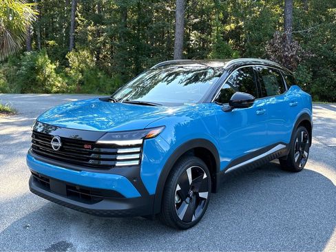 New 2025 Nissan Kicks SR image 3