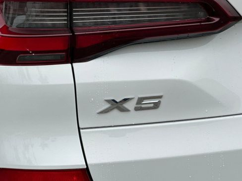 Used 2022 BMW X5 xDrive40i w/ M Sport Package image 29