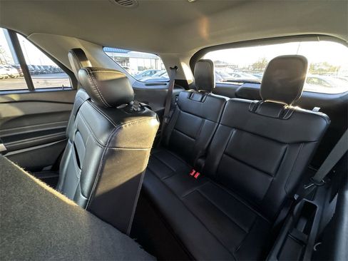 Used 2023 Ford Explorer XLT w/ Equipment Group 202A image 22