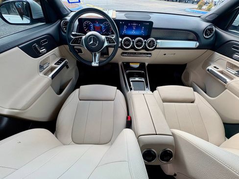 Used 2025 Mercedes-Benz GLB 250 image 11