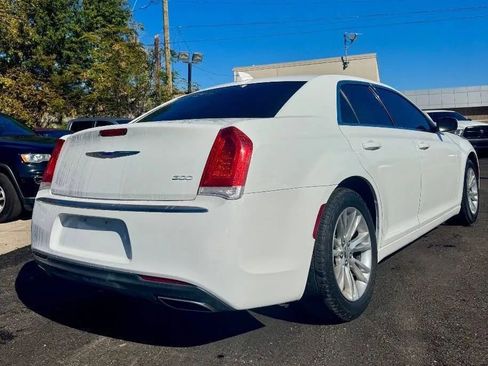 Used 2019 Chrysler 300 Touring L w/ Quick Order Package 22F image 2