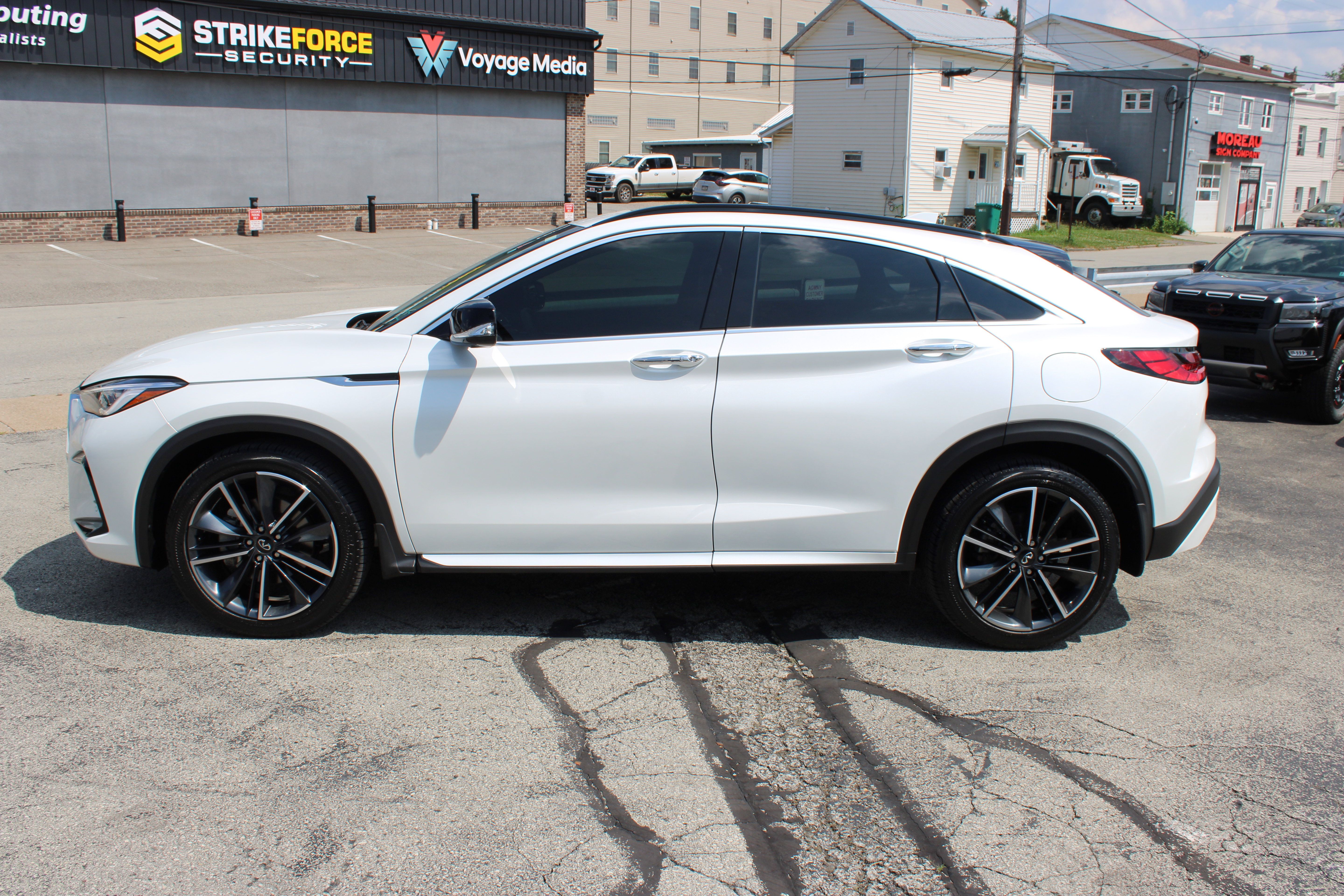 Used 2023 INFINITI QX55 Sensory w/ Lighting Package AWD/4WD image 2