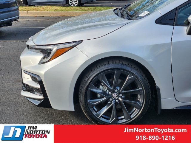 Used 2025 Toyota Corolla SE w/ SE Premium Package FWD image 9