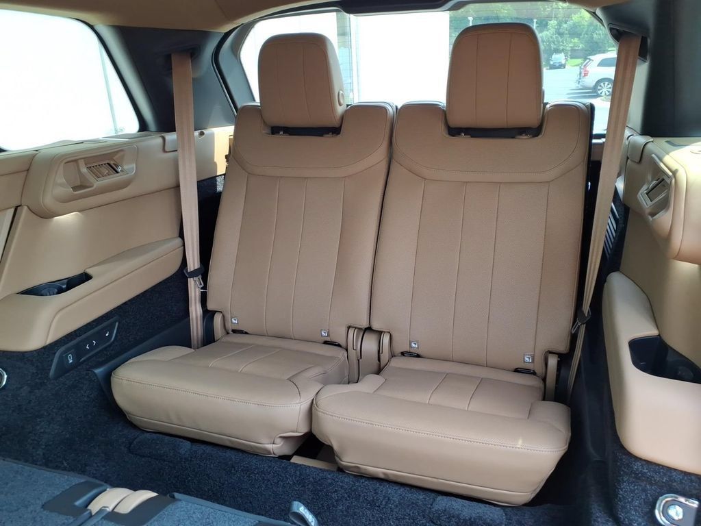 New 2026 Land Rover Range Rover Long Wheelbase SE AWD/4WD image 26