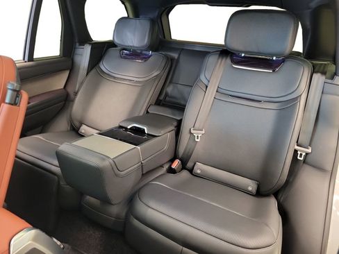 New 2026 Land Rover Range Rover SV image 17