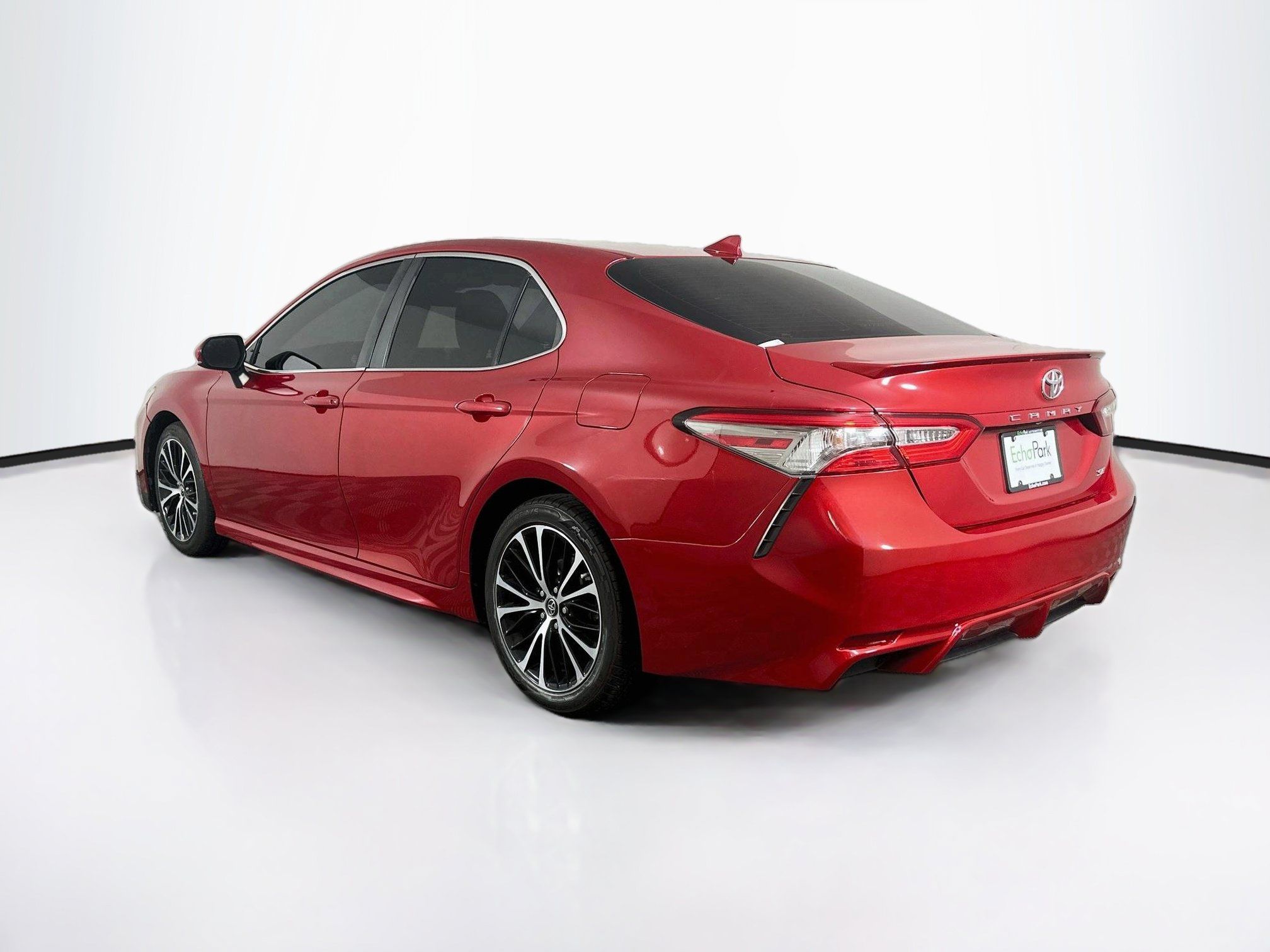 Used 2019 Toyota Camry SE w/ Carpet Mat Package FWD image 5