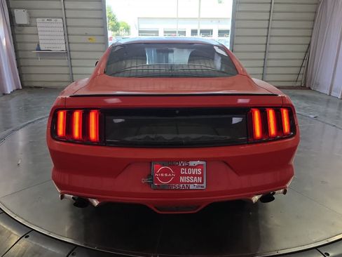 Used 2016 Ford Mustang Coupe RWD image 8
