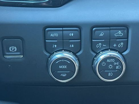 Used 2025 GMC Sierra 2500 AT4 w/ AT4 Premium Plus Package AWD/4WD image 59