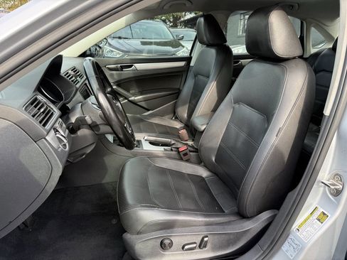 Used 2019 Volkswagen Passat 2.0T Wolfsburg image 8