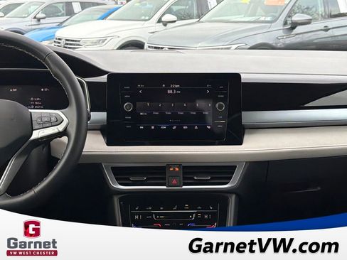 Certified 2025 Volkswagen Taos SE image 19