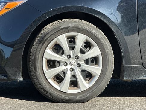 Used 2025 Toyota Corolla LE image 21