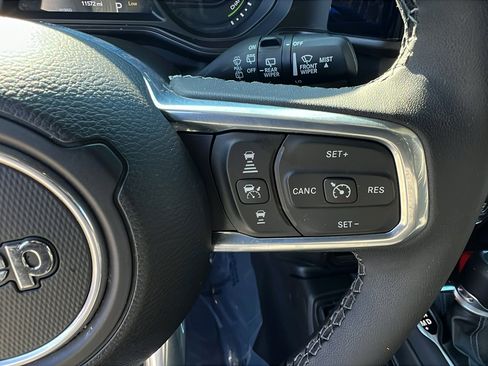 Used 2025 Jeep Wrangler Sahara 4xe image 27