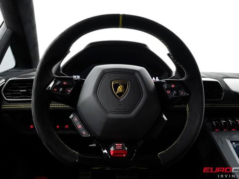Used 2022 Lamborghini Huracan STO RWD image 32