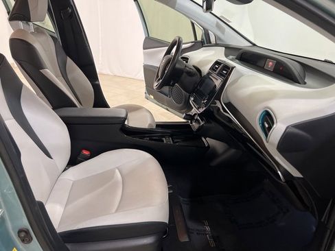 Used 2019 Toyota Prius image 15