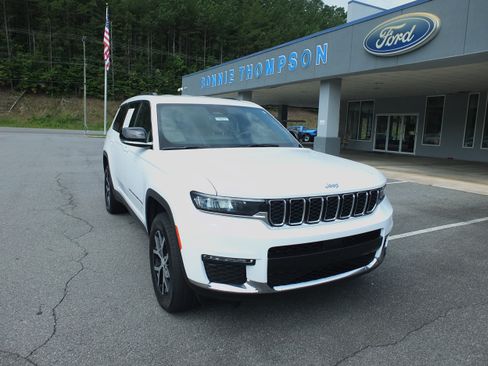 Used 2023 Jeep Grand Cherokee L Limited AWD/4WD image 1