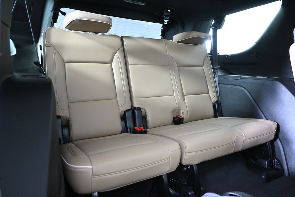 Used 2024 Chevrolet Tahoe Premier w/ Premium Package AWD/4WD image 16