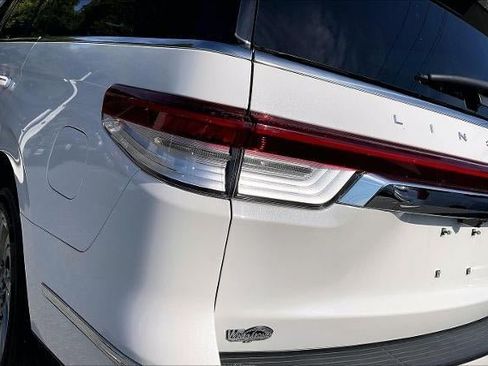 Used 2022 Lincoln Navigator Reserve AWD/4WD image 22