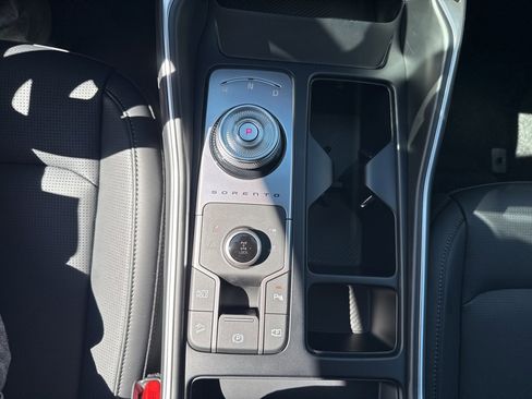 New 2025 Kia Sorento EX image 19