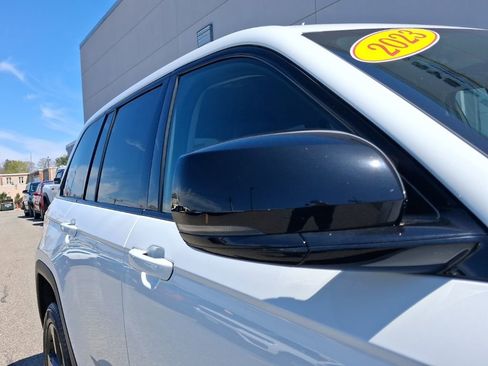 Certified 2023 Jeep Grand Cherokee Limited w/ Black Appearance Package AWD/4WD image 7