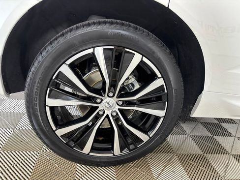 Used 2023 Volvo XC60 B5 Plus w/ Climate Package AWD/4WD image 32