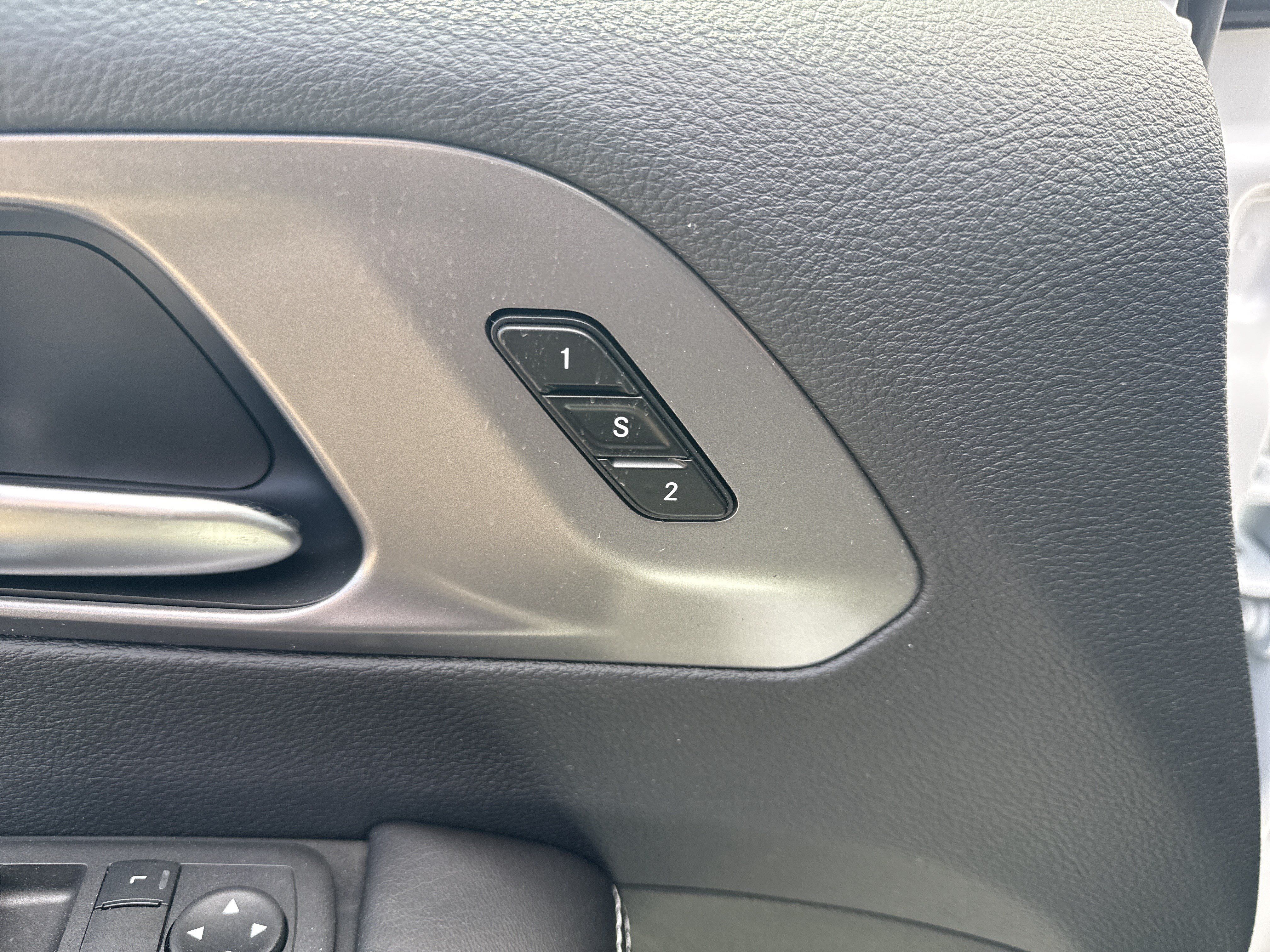 New 2026 Chrysler Pacifica Select FWD image 12