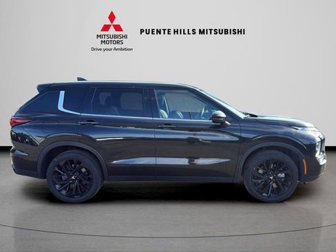 Used 2023 Mitsubishi Outlander SE Black Edition image 4