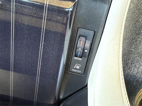 Used 2023 Lexus GX 460 Premium w/ Accessory Package image 22