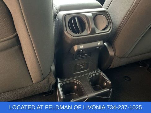 Used 2018 Jeep Wrangler Unlimited Sahara image 20