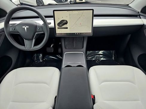Used 2025 Tesla Model Y Long Range image 27