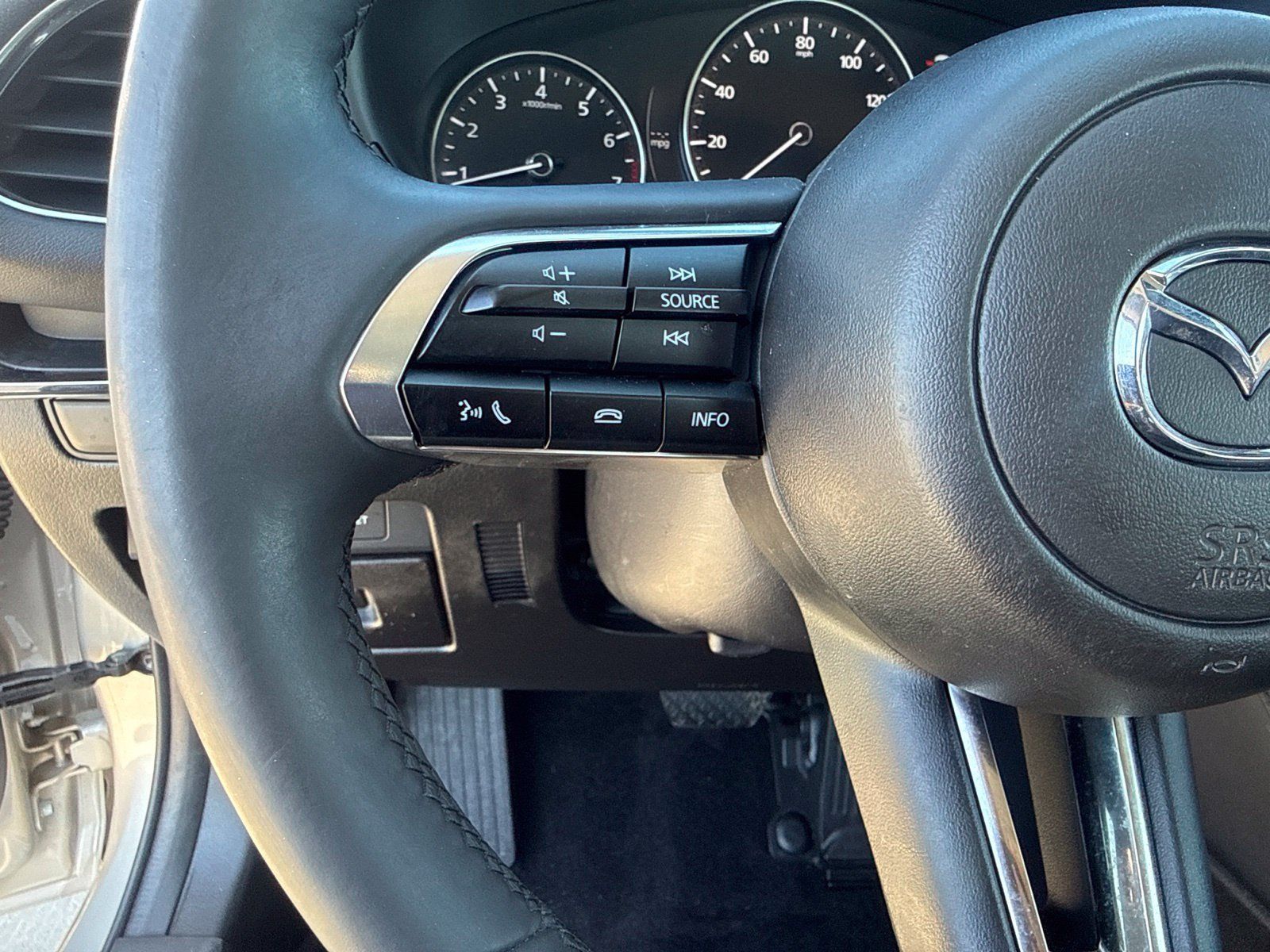 Used 2024 MAZDA MAZDA3 s FWD image 10