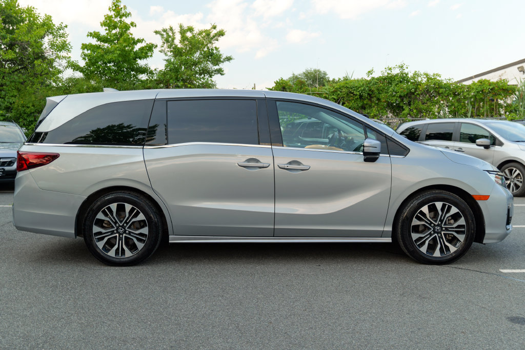 Used 2025 Honda Odyssey Elite image 8