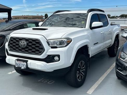 Used 2020 Toyota Tacoma TRD Sport w/ Technology Package AWD/4WD image 2