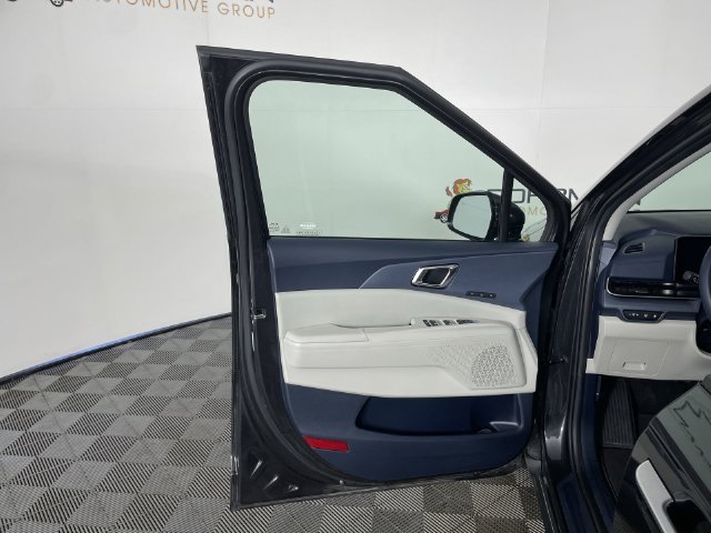 Used 2026 Kia Carnival SX FWD image 34