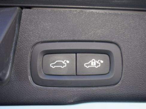 Used 2024 Volvo XC60 B5 Core image 10