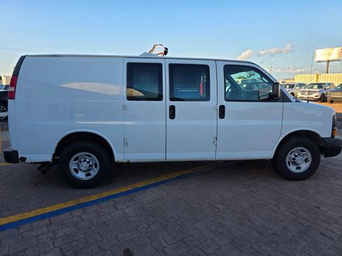Used 2014 Chevrolet Express 2500 RWD image 4